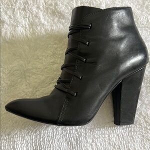 Steve Madden Black Heeled Boots with Pointed Toe and Chunky Heel